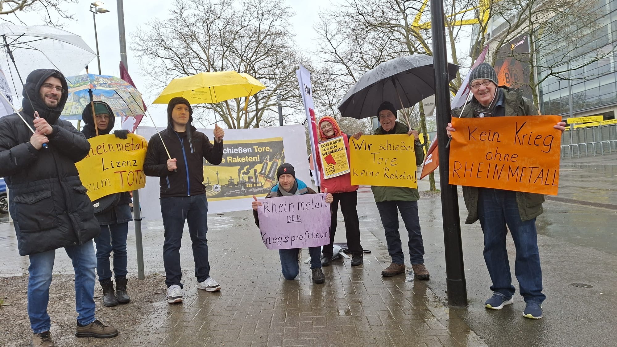 BSW Dortmund protestiert gegen Rheinmetall-Karrieretag im Signal Iduna Park